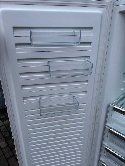 Морозильна камера б/в Electrolux 175см Білий No Frost #07549