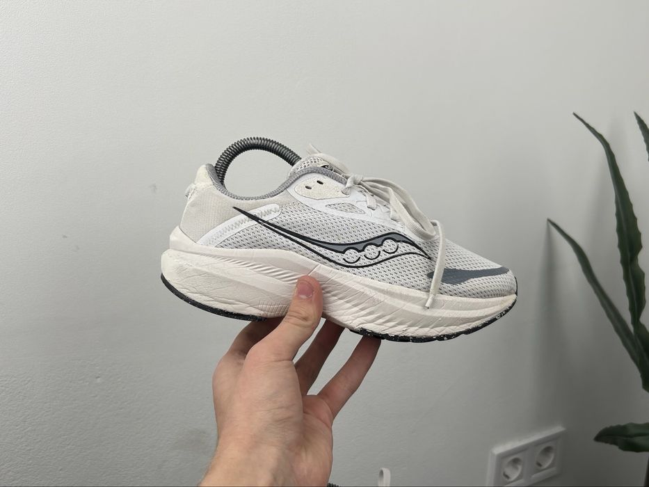 Оригінал! Кросівки Saucony Axon 37.5 розмір M02834