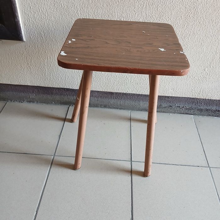 Табурет под ремонт. Стул стілець