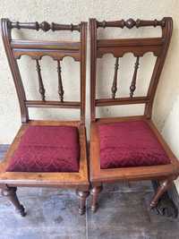 Stare krzesła po renowacji