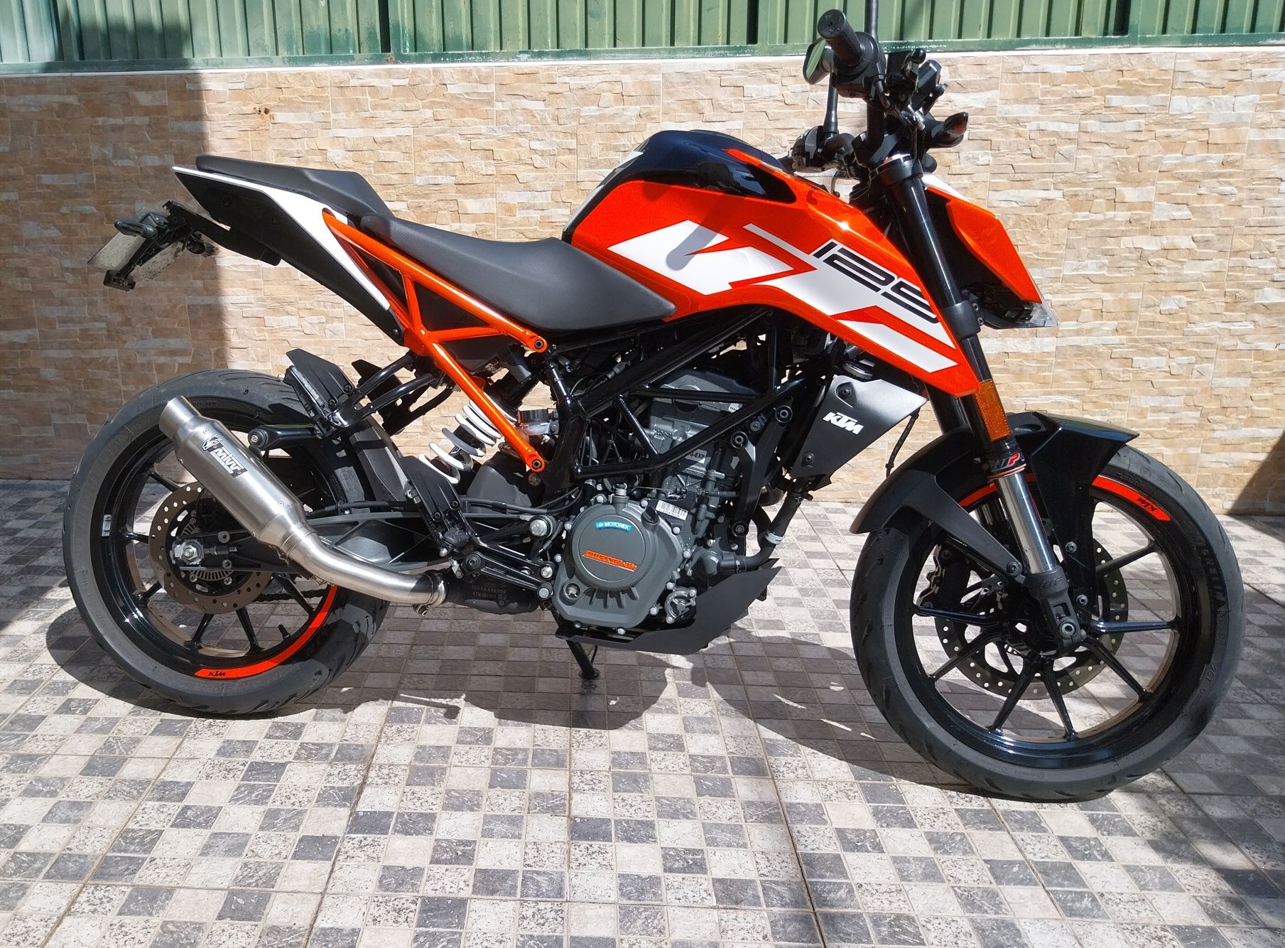 KTM Duke 125 como nova