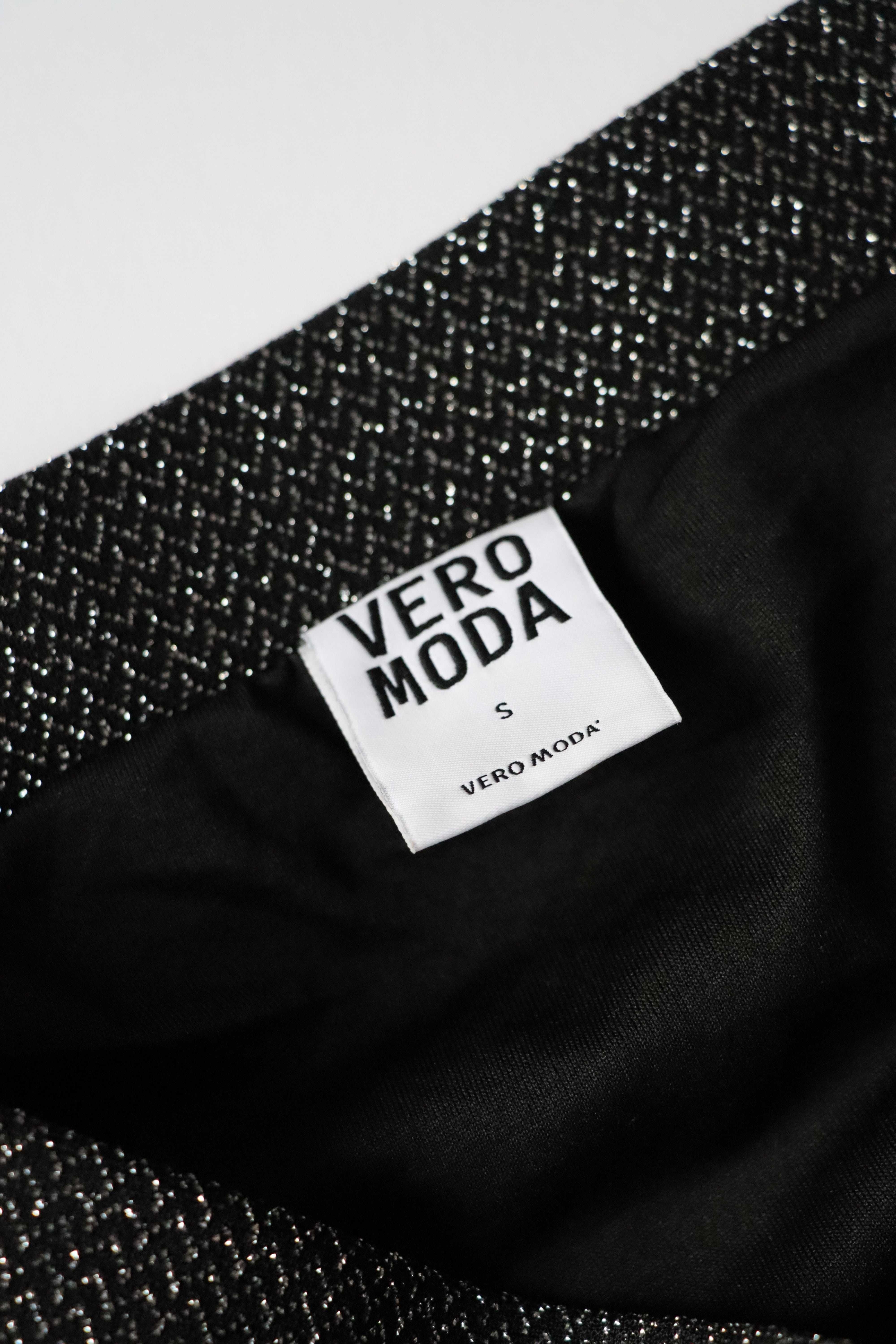 Szara spódnica do kolan ze srebrną nitką, Vero Moda, roz. S / 36