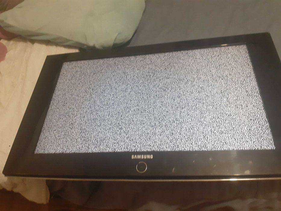Vendo esta tv em bom estado