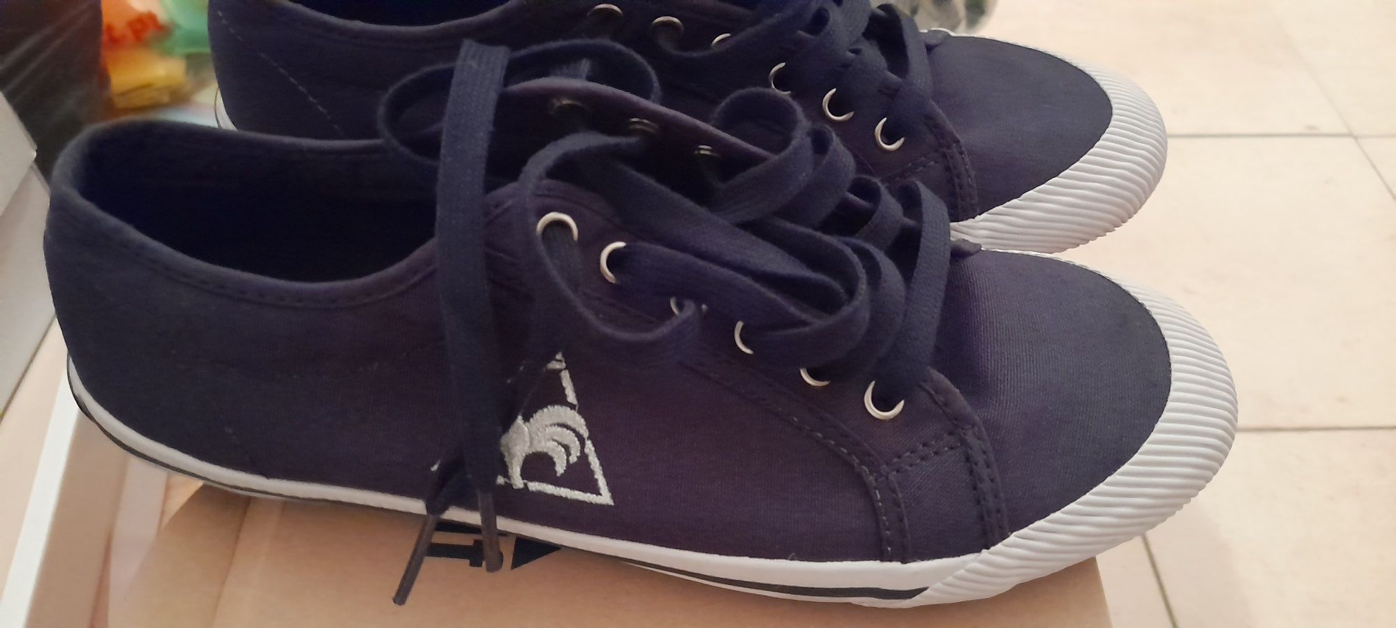 Vendo sapatilhas Lecoqsportif novas! Excelente compra.