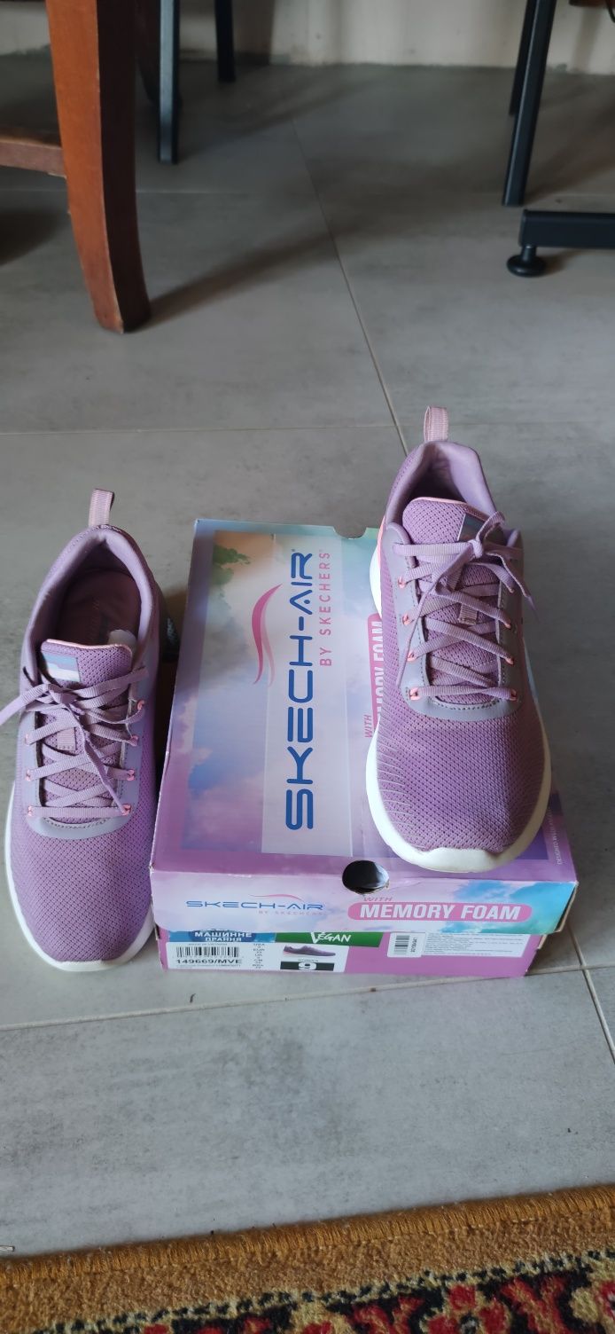 Жіночі кросівки Skechers 149669 розмір 9 (39 укр)