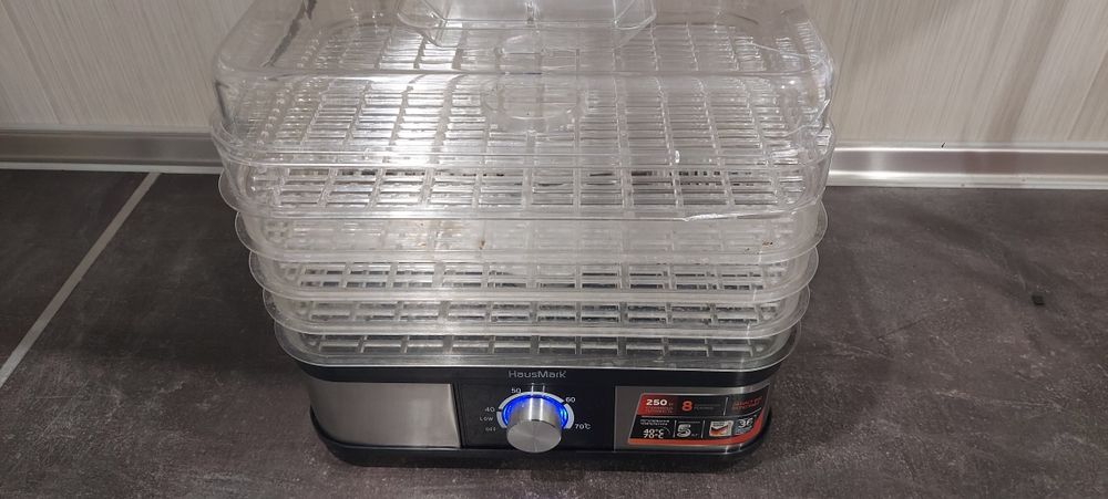 Сушарка для овочів та фруктів HausMark FD-2510B