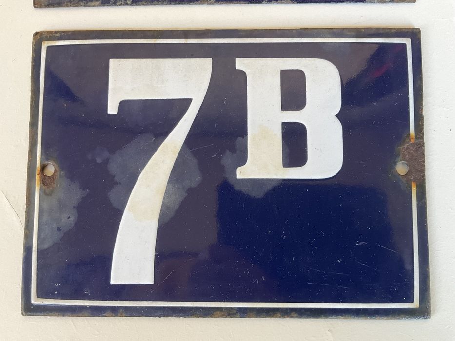 Placas esmaltadas, antigas, com números de polícia