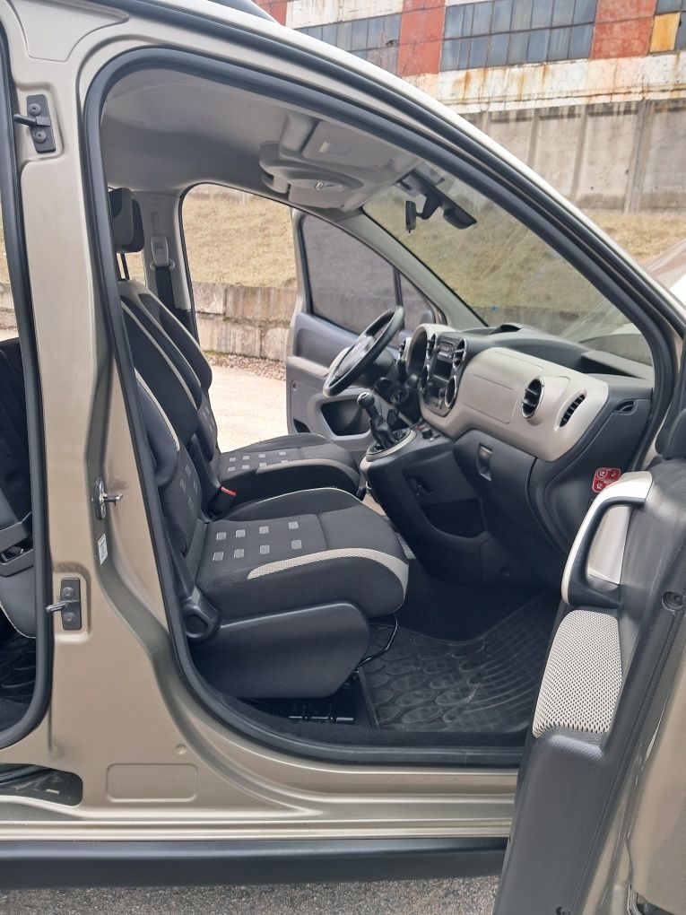 Продам Citroen Berlingo 2012 .XTR. 1.6-ДИЗЕЛЬ. ОФИЦИАЛЬНЫЙ. Обслужен.