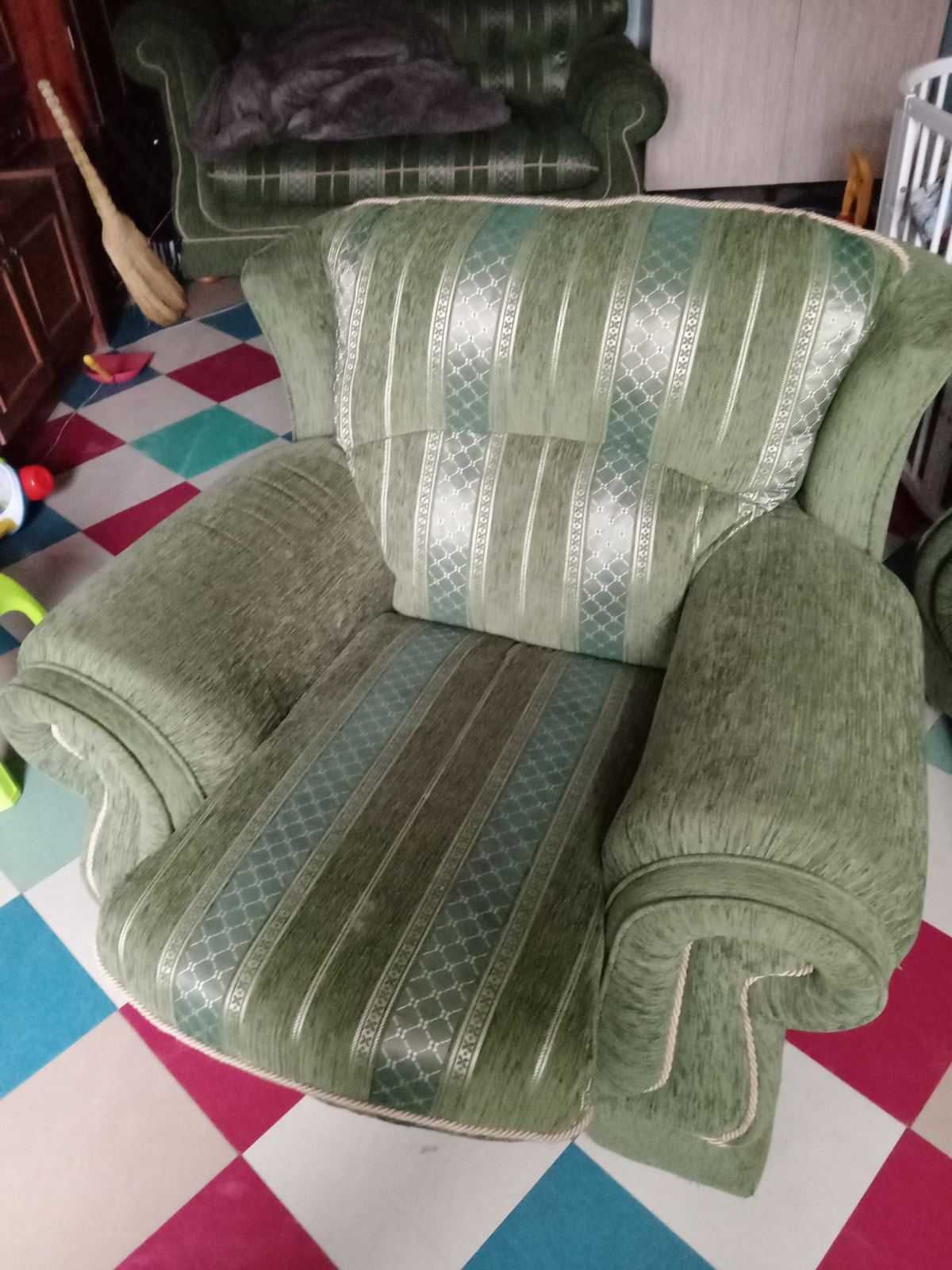 Комплект,диван+крісло меблевої фабрики"Лівс"