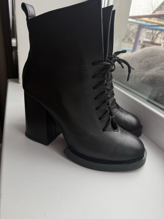 Ботинкі демі 38 р шкіра стан ідеальний