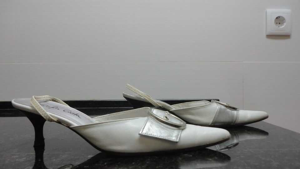 Sapatos de senhora em pele brancos e cinza Sofia Costa