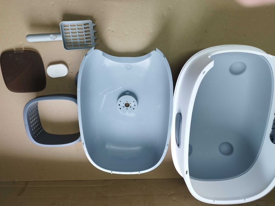 Kuweta dla kota 38 x 55 x 36 cm zamknięta z swiatłem UV