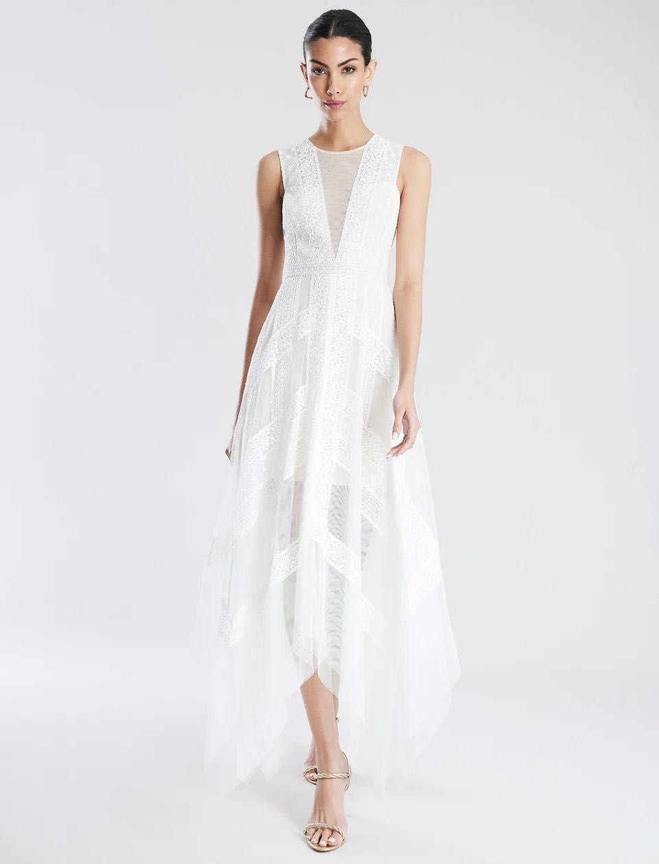 Фірмові весільні вечірні сукні  білого кольору, випускні плаття
