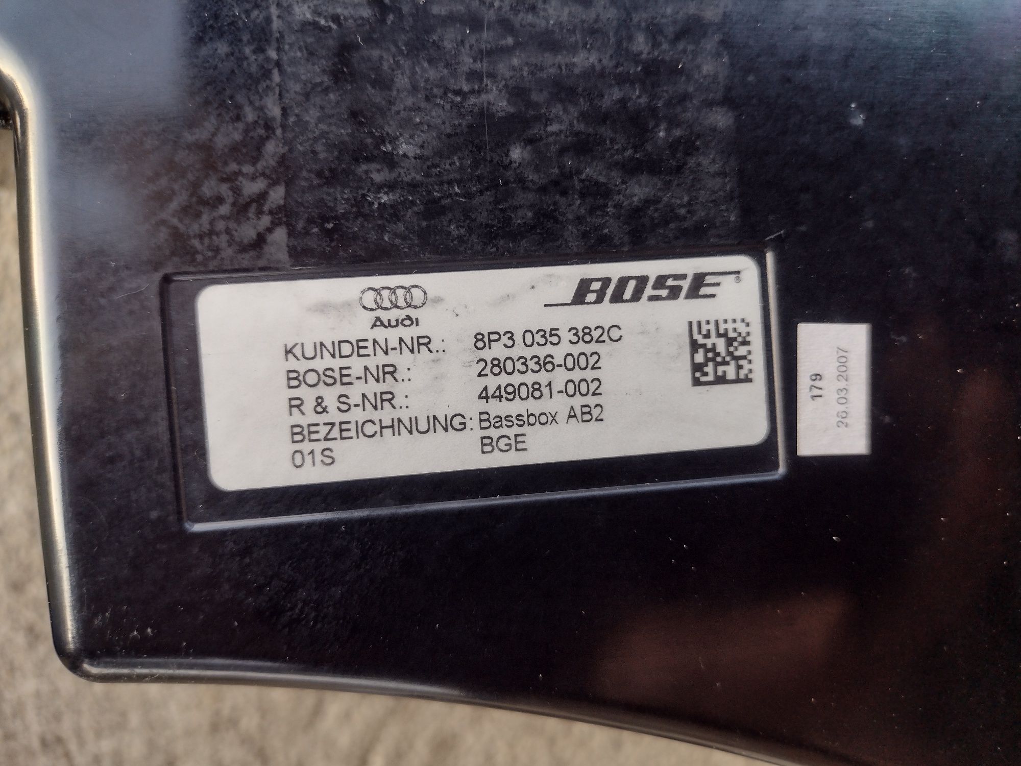 Subwoofer i wzmacniacz Bose do Audi