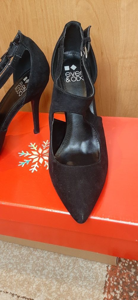 Czarne zamszowe buty na obcasie czółenka rozm. 41 Even and Odd