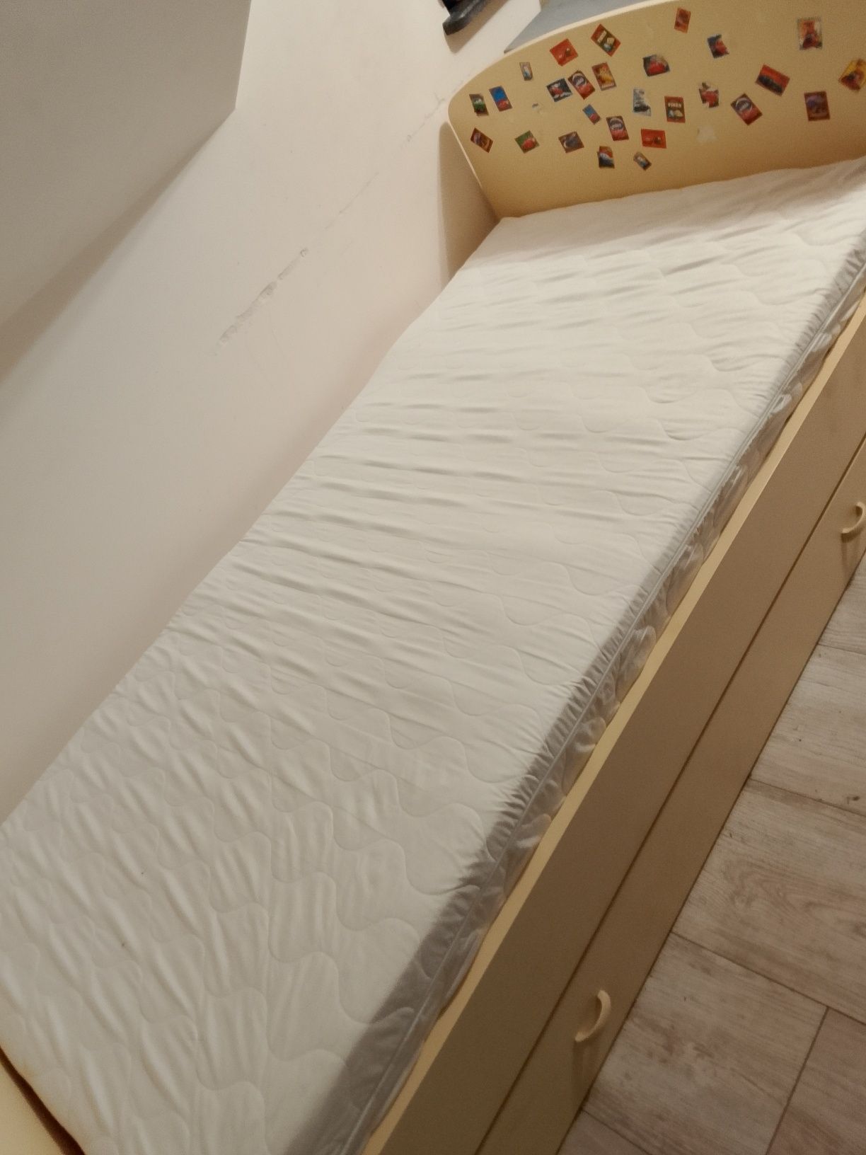 Łóżko pojedyncze dla dziecka z materacem Dakota Medium 190x90