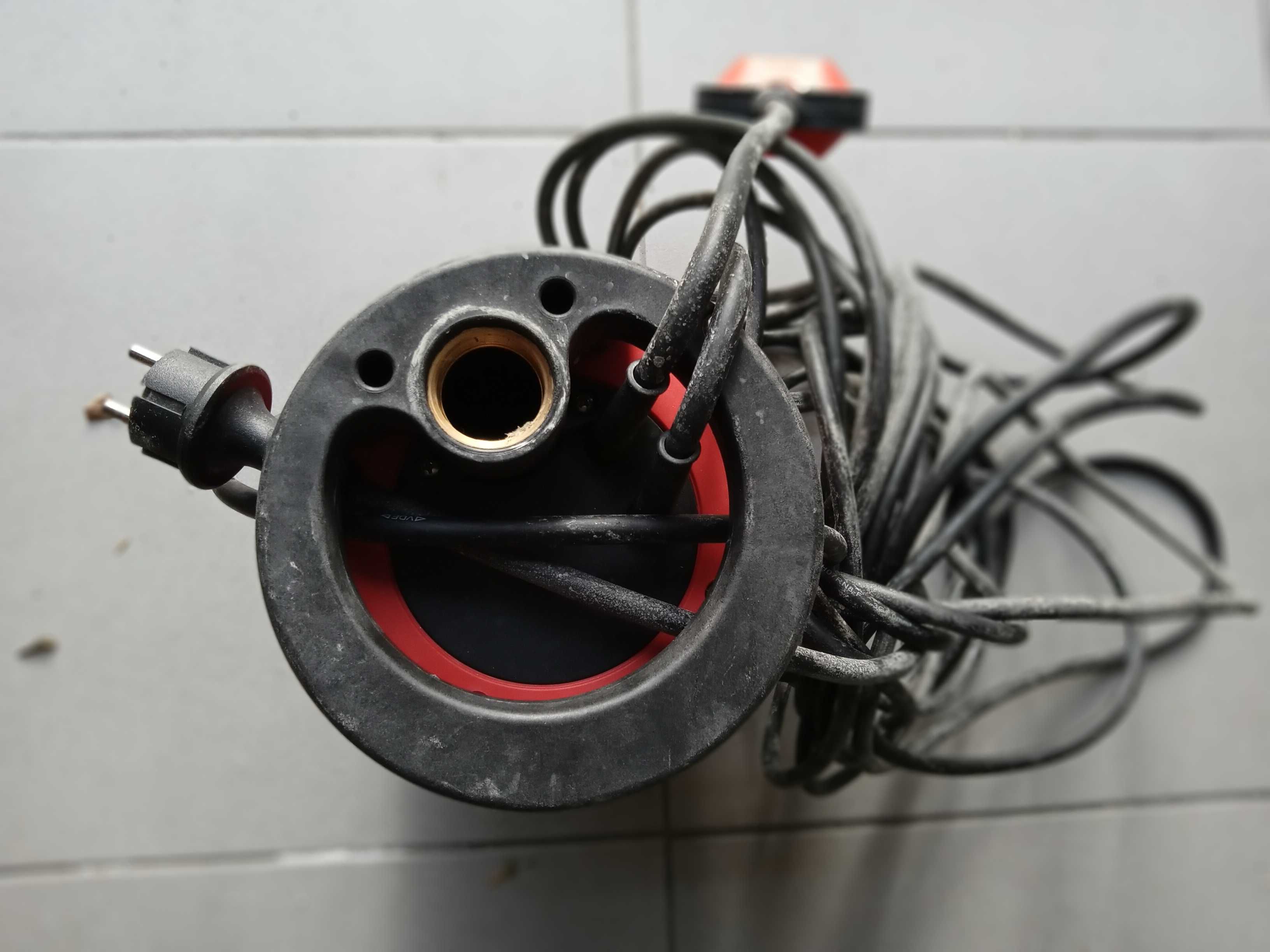 Bomba submersivel para extração de aguas sujas