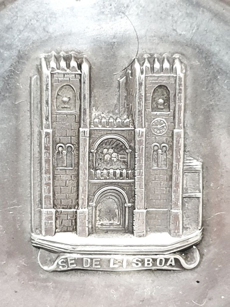 Fantástico pesado cinzeiro com a Sé de Lisboa em prata contrastada