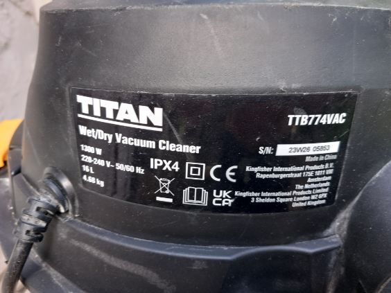 Odkurzacz przemysłowy  TITAN 1300W