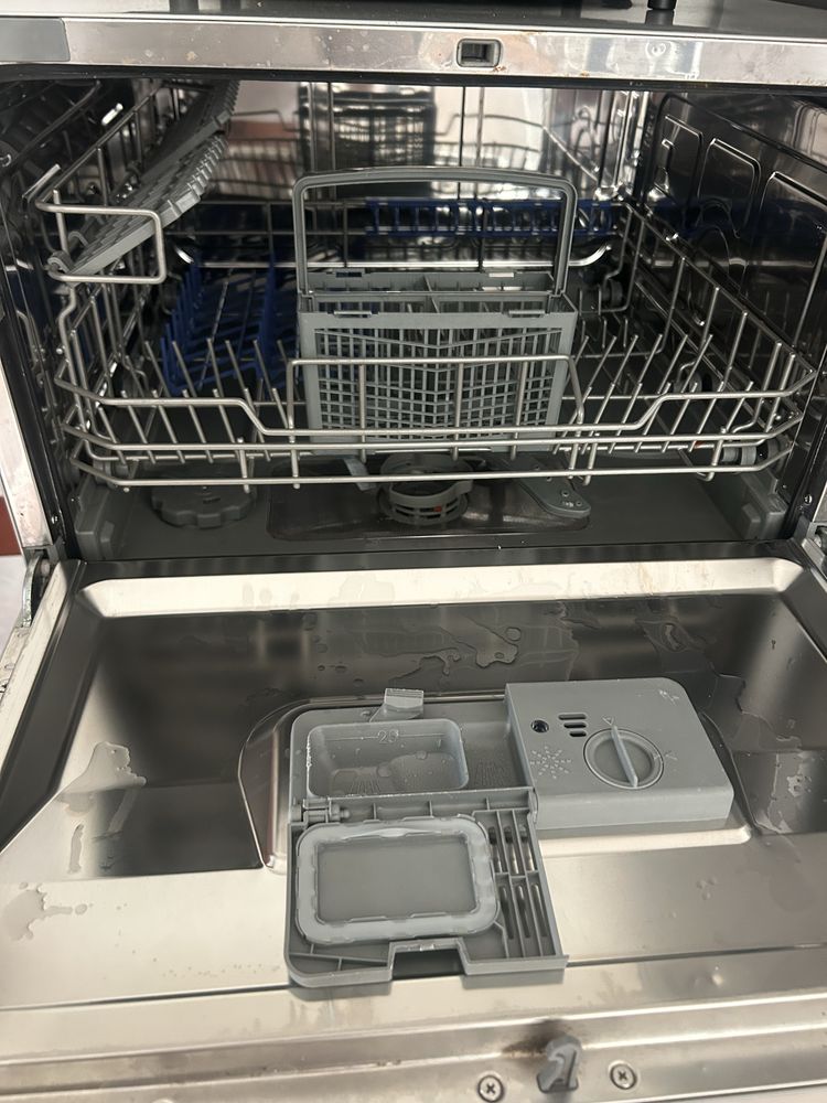 Máquina de Lavar Loiça Candy para uso profissional ou domestico