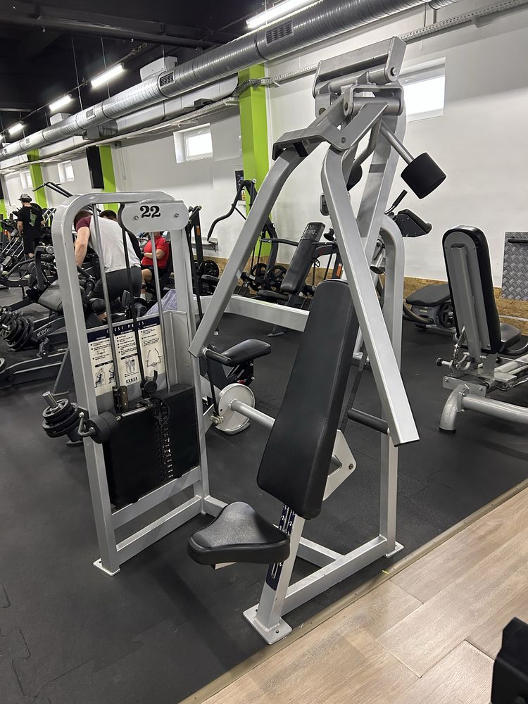 Maszyna na klatkę Cybex, technogym, matrix