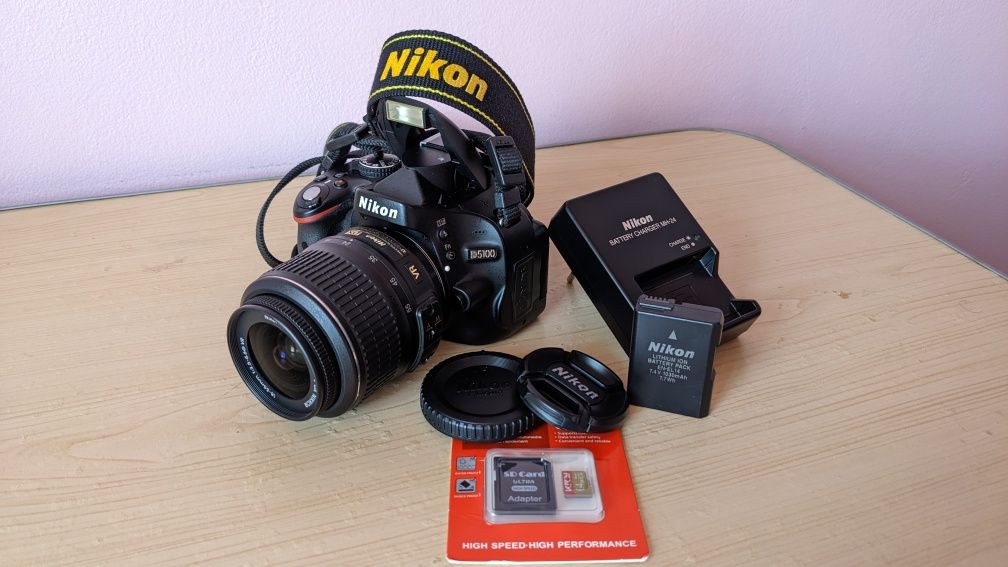 Nikon D5100 AF-S 18-55 G VR пробіг менше 2 тисяч,  з  картою на 64 Gb