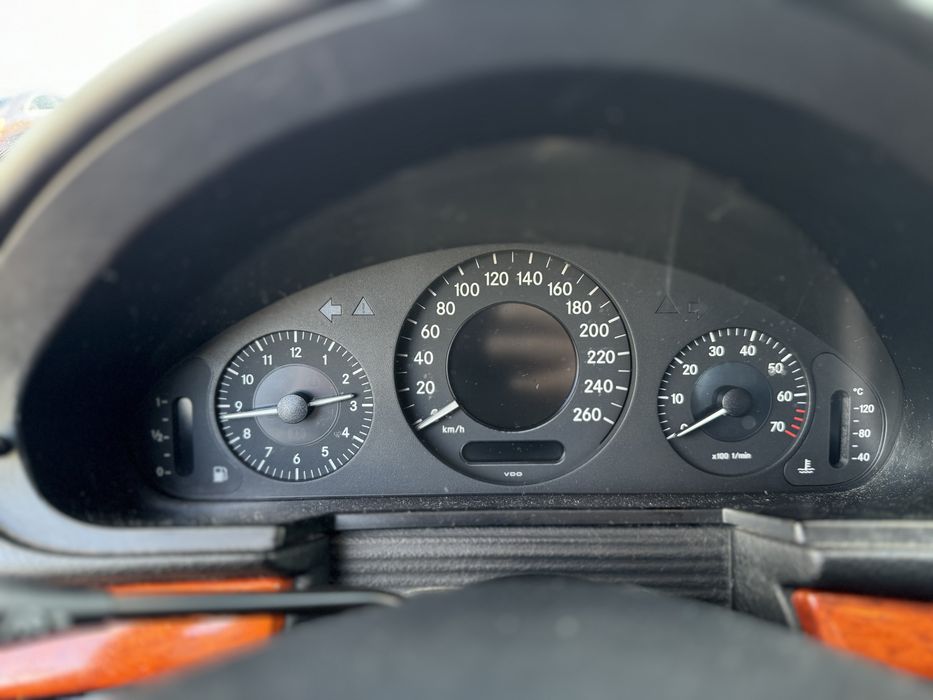 Мерседес 211 3.0 газ/бенз