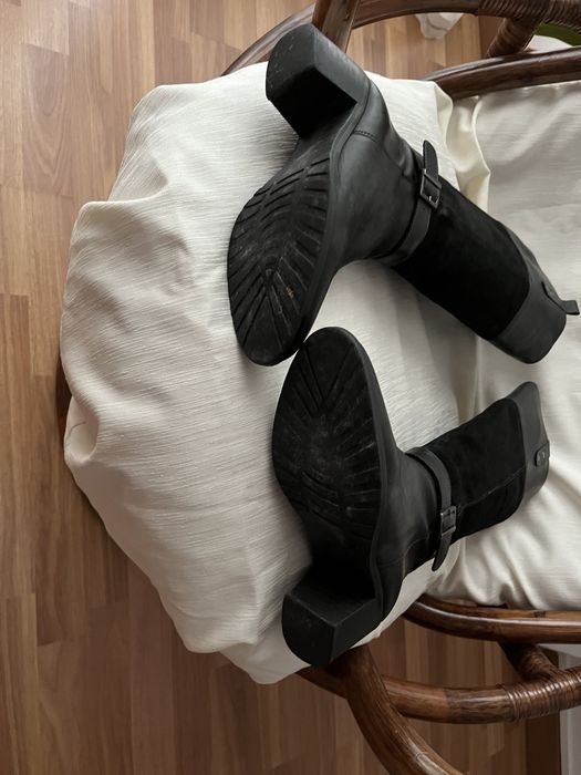 Botas pretas de cano alto