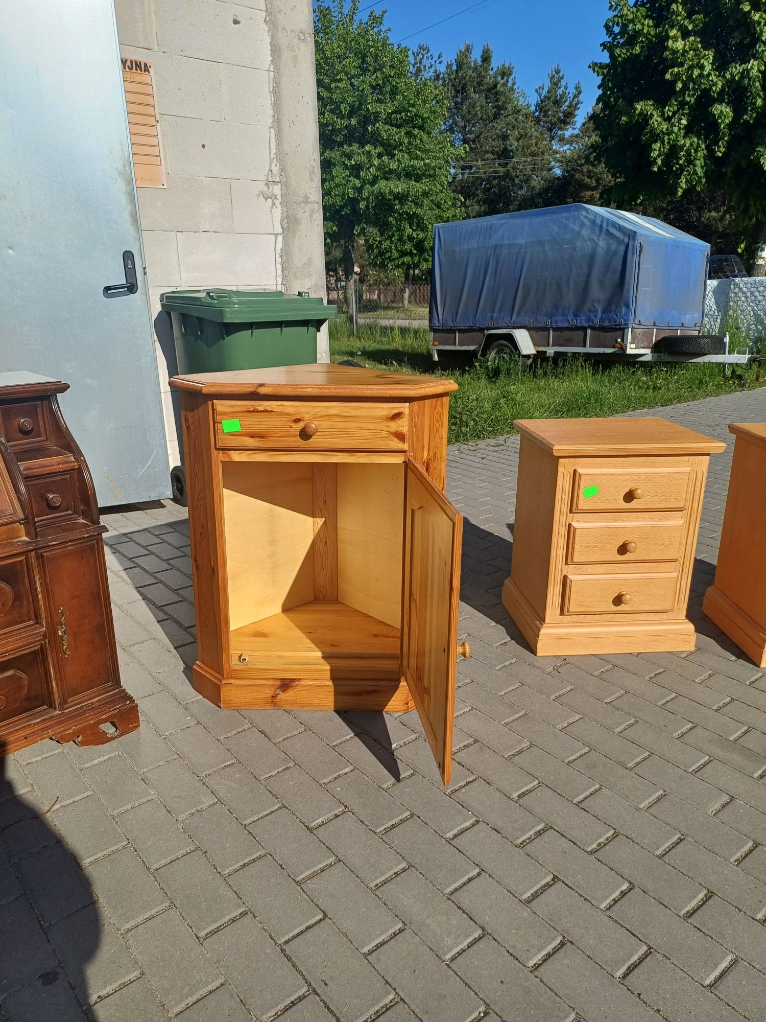 Narożna szafka sosnowa