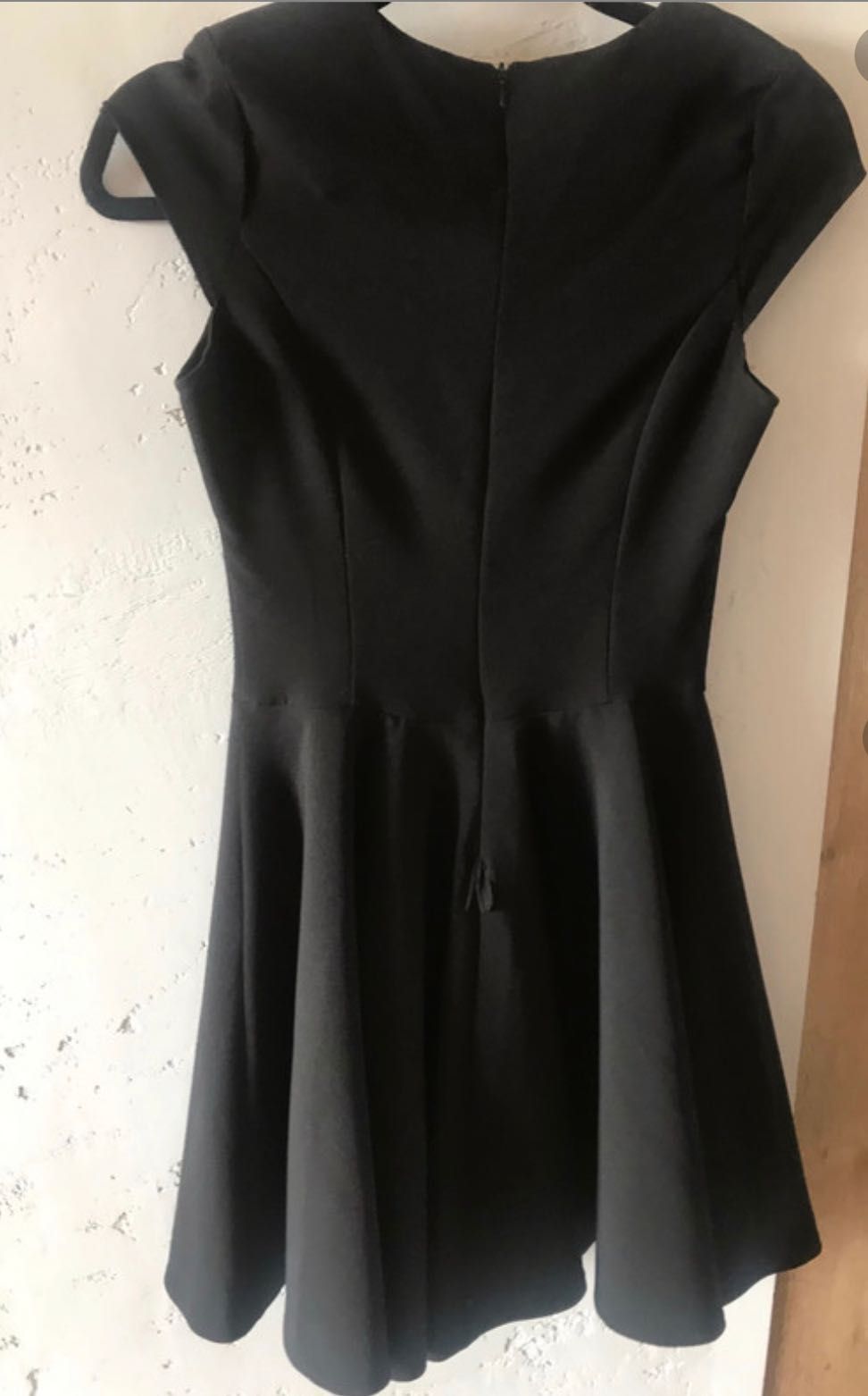 Czarna sukienka. Elegancka. Rozpoczęcie roku