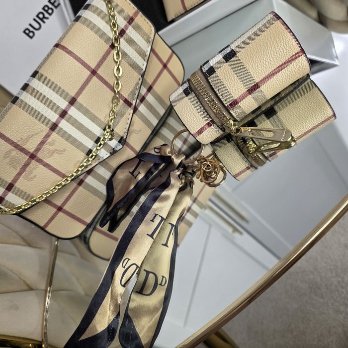 Komplet zestaw  BURBERRY torebka  beżowa portfel zawieszka