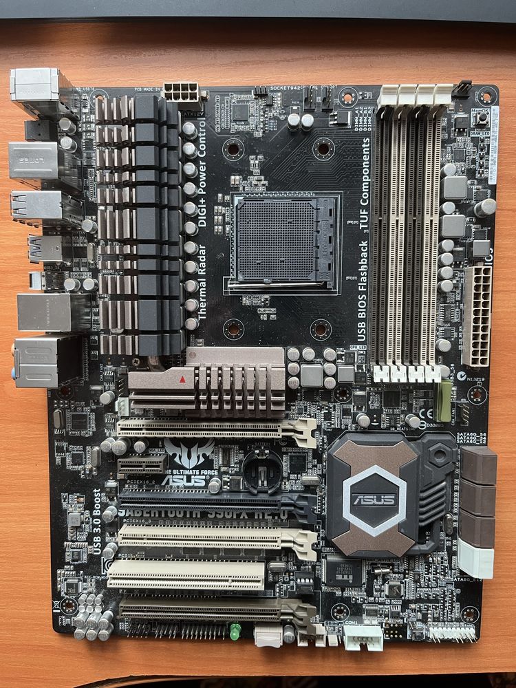Материнська плата ASUS Sabertooth 990fx r2.0