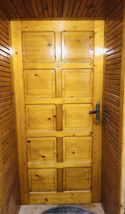 Деревяні вхідні двері