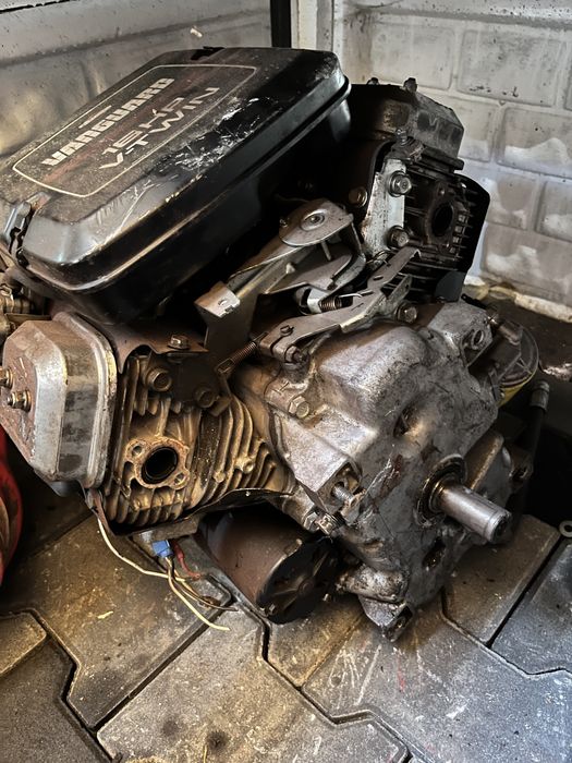 Traktorek Silnik Briggs & Stratton Vanguard 16 KM v-twin wał 52x25,4