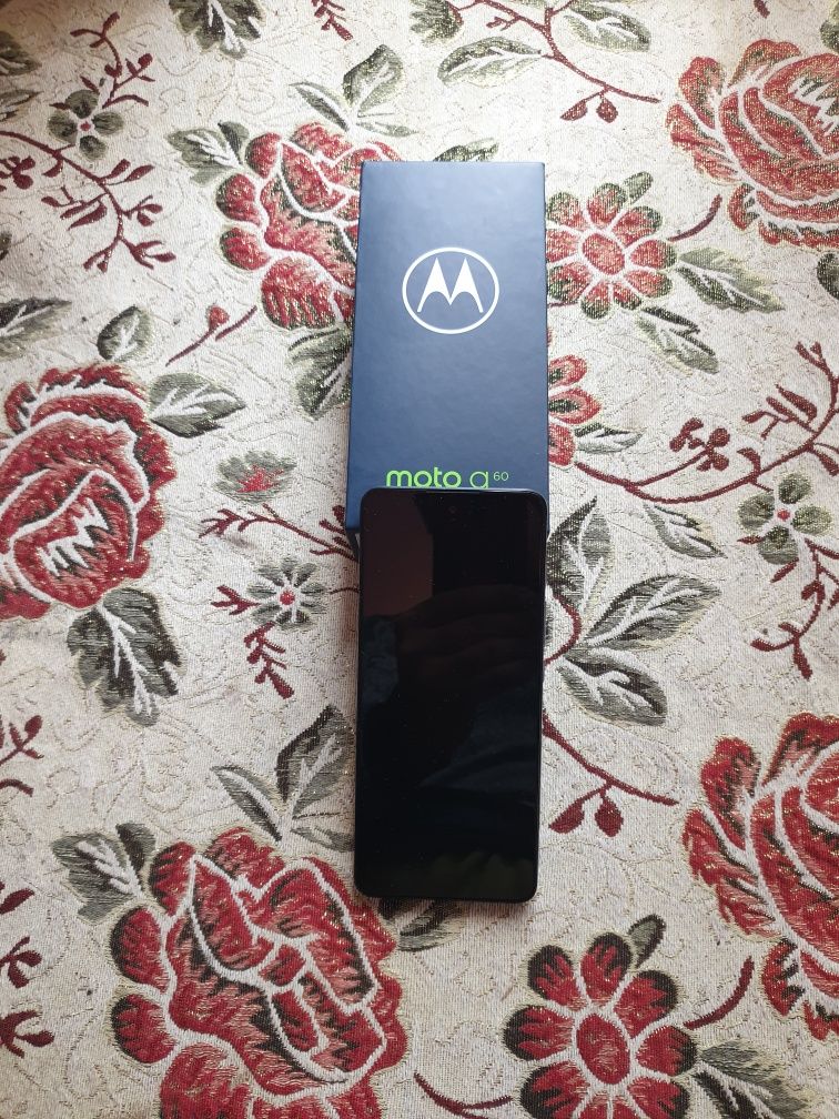 Продам телефон Моторола moto g60