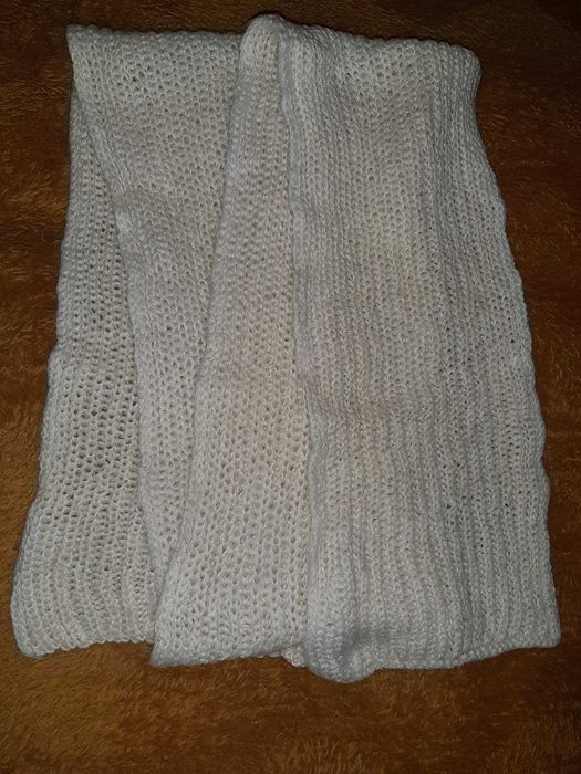 Шарф довгий в'язаний шерстяний білого кольору