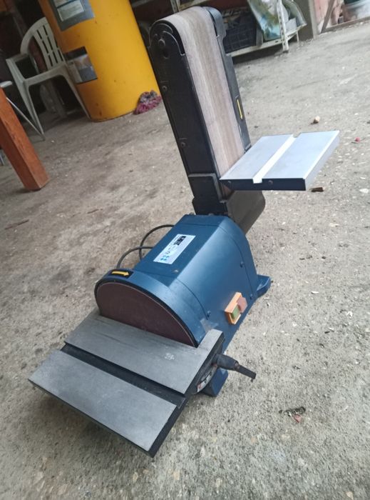 Lixadeira de cinta dupla.