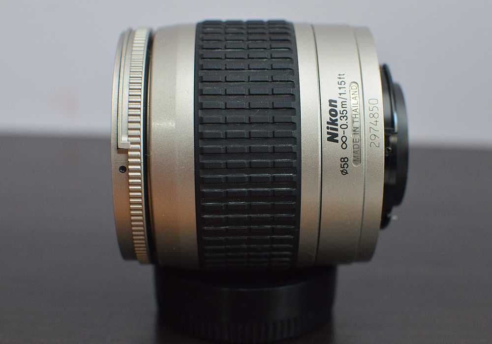 Nikon AF 28-80 mm f/3.3-5.6G - Повний кадр