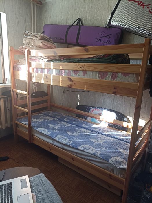 Продається ліжко двухярусне