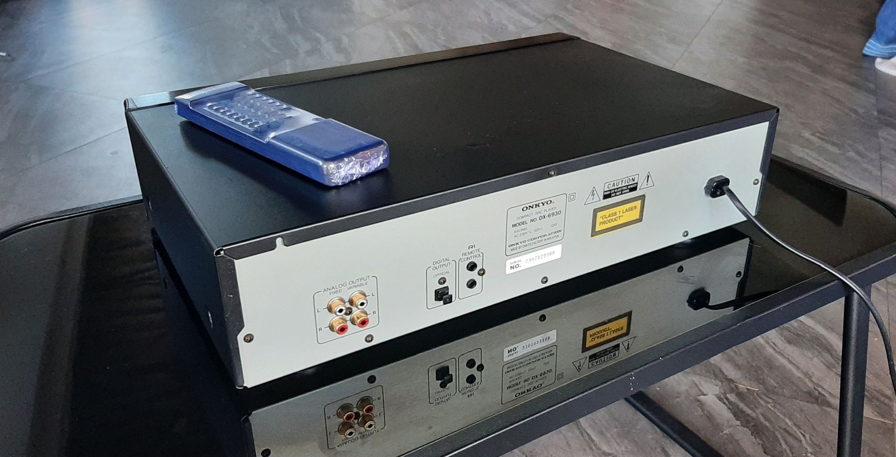 CD проигрыватель Onkyo DX 6930
