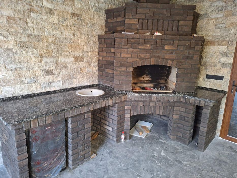 Граніт та керамограніт для зони барбекю на дачі