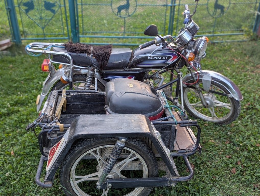 Мопед Alpha 50 куб. 2010 року випуску з коляскою