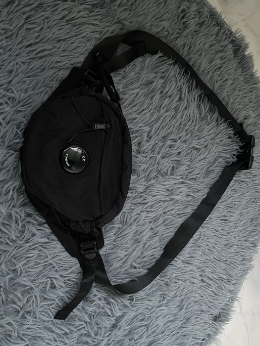 Сумка бананка від бренду C.P Company