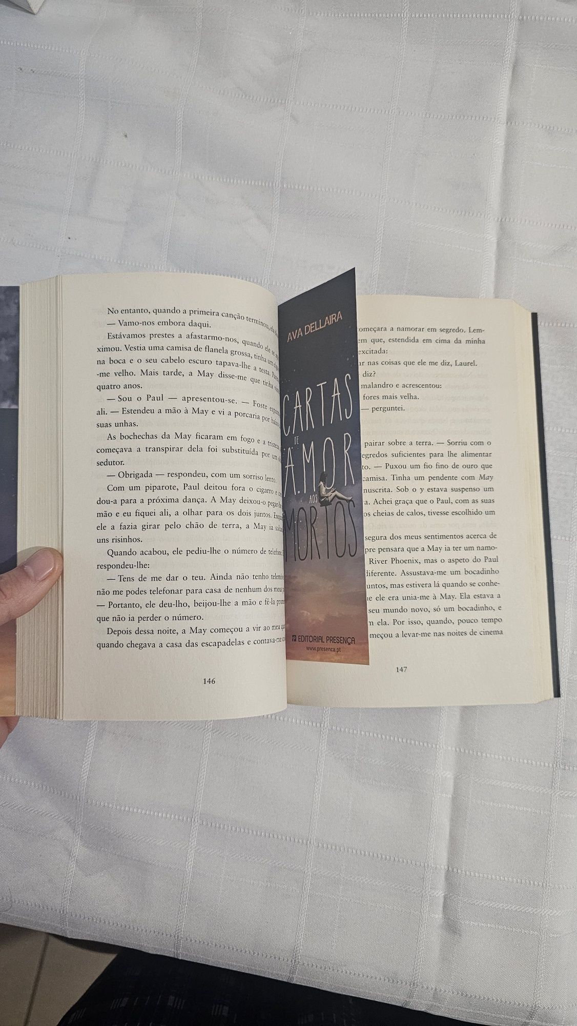 Livro Carta de amor aos mortos