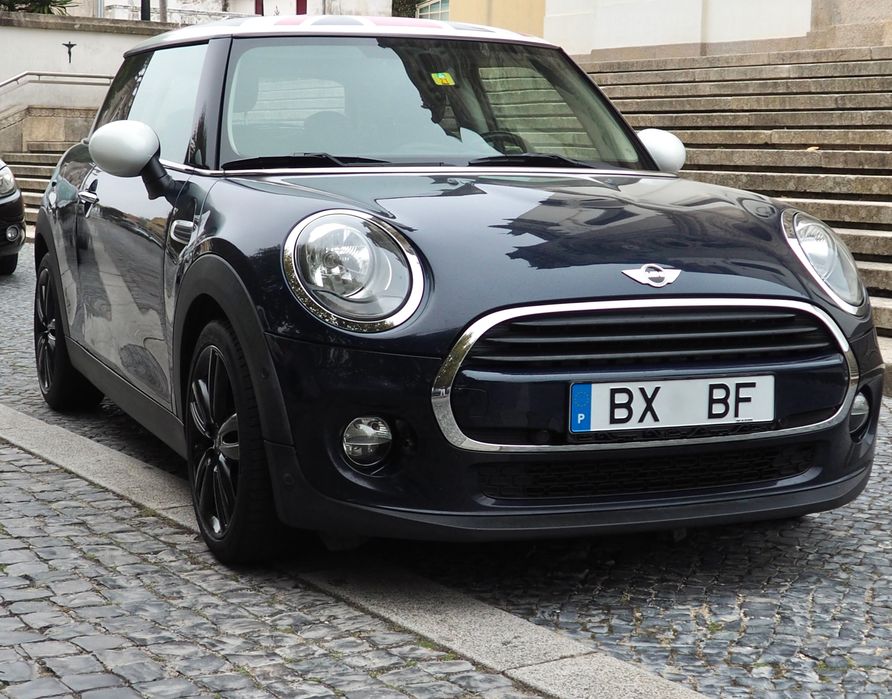 Mini Cooper D 1.5 automático (modelo 2018), gasóleo, GPS, JCW jantes