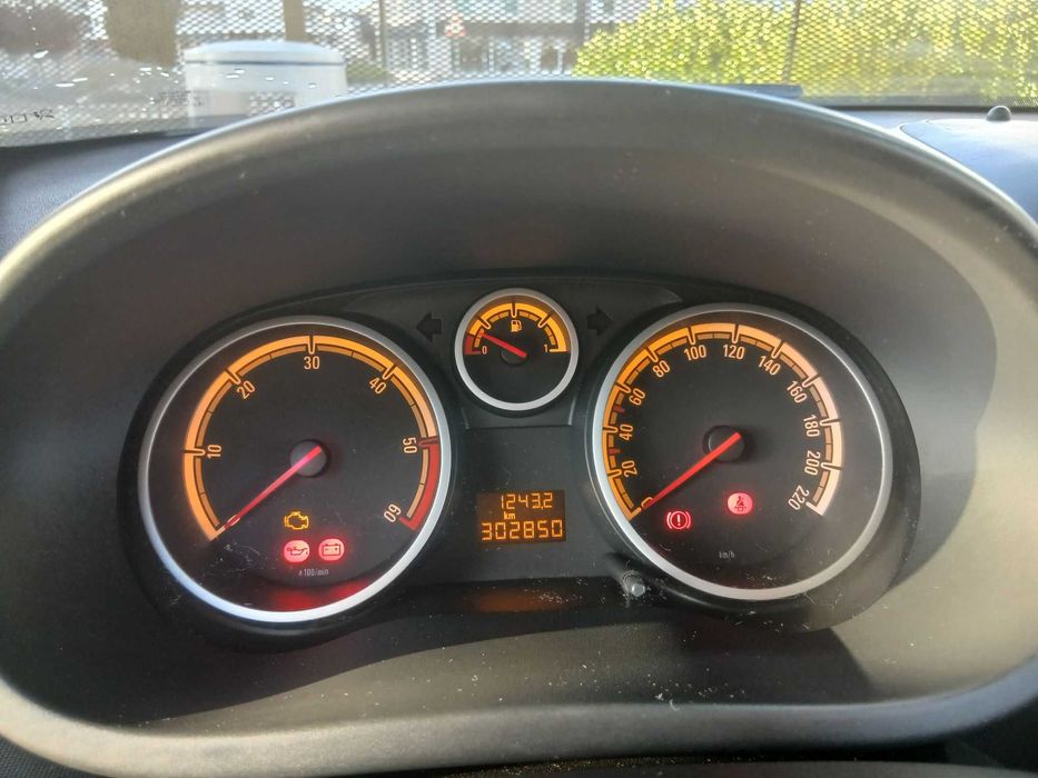 Opel corsa D (1.3 CDTI)