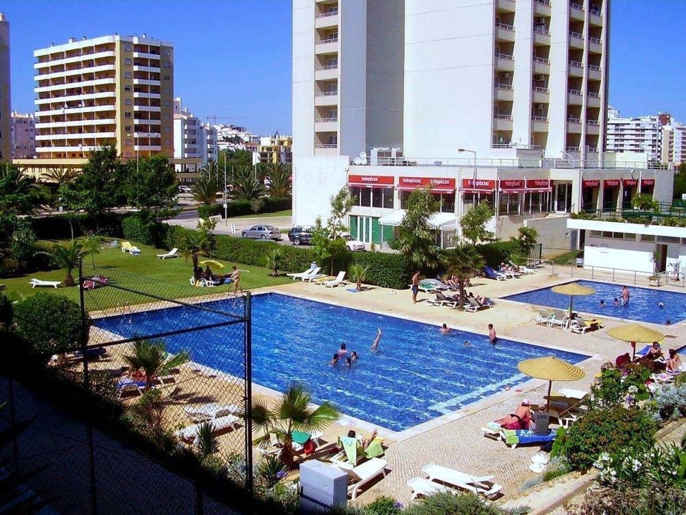 FÉRIAS Praia da Rocha - T0 com piscina, Ac, estacionamento e internet