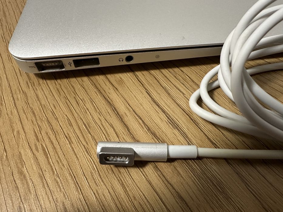 Автомобільна зарядка (автомобільний зарядний пристрій) для MacBook