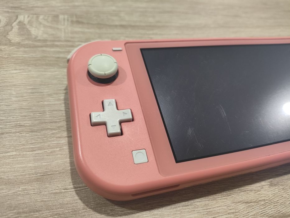 Nintendo switch lite com Pokémon sword