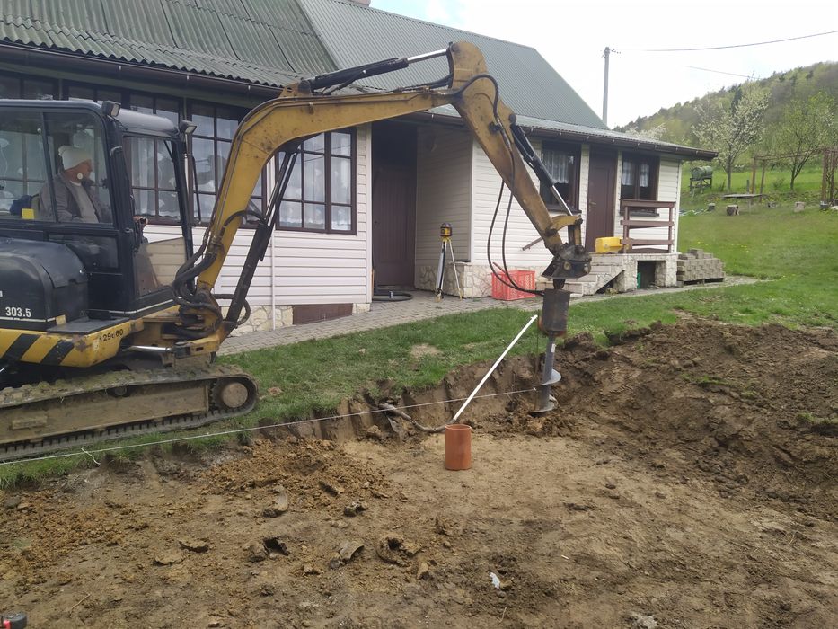 Koparka wozidlo usługi koparką wozidłem  wiertnica pod słupki